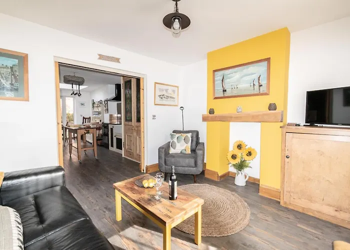 Top Hotels in Charming Titchfield, United Kingdom