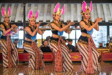 Javanese dancers