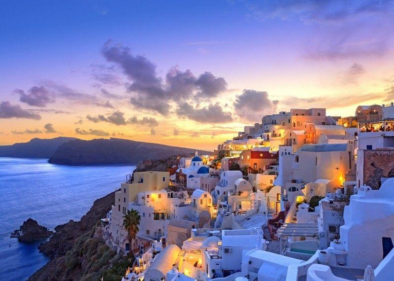 Il sensazionale tramonto visto da Oia. 
©Grafissimo/Getty Images