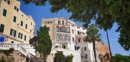 Hinterlassenschaften einer langer Handelsgeschichte: Alte Villen in Menorcas Hauptstadt Mahon.