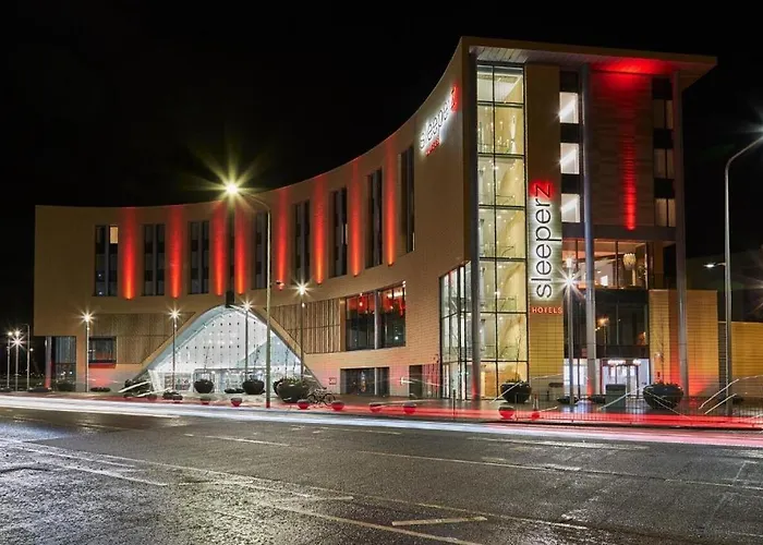 Top Hotels with Pools in Dundee