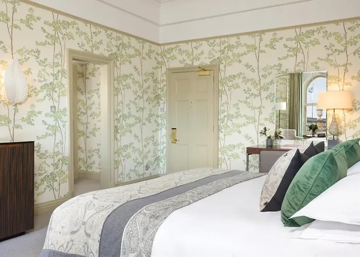 Rejuvenating Spa Hotels in Edinburgh with Pools