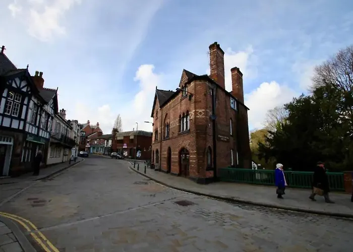 Top Hotels and Cozy B&Bs in Lymm, Cheshire