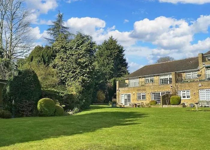 Premier Accor Hotels in Elstree for Exceptional Stay