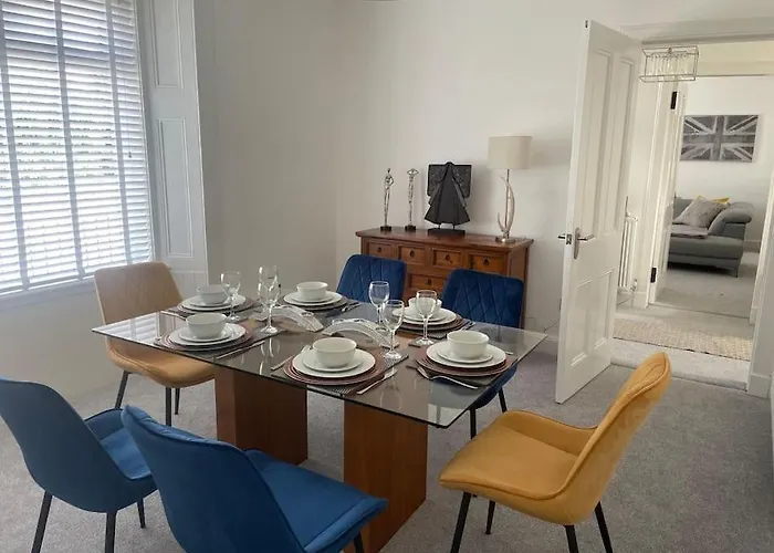 Top Cheap Hotels in Polmont, UK