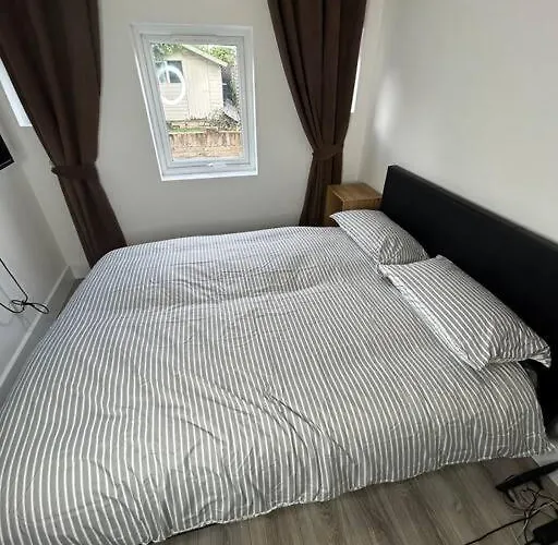 Top Hotels in the Teddington Area, London