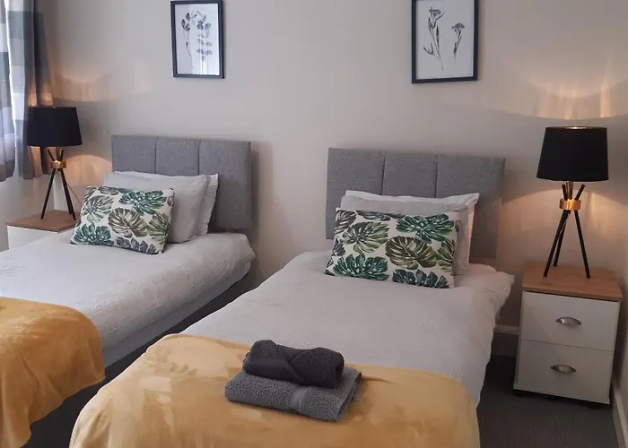 Top Hotels Near Rosyth Station for Convenient Stay