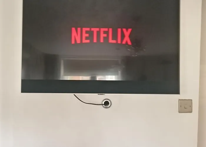 Top Cheap Hotels in Strood for Budget Travelers