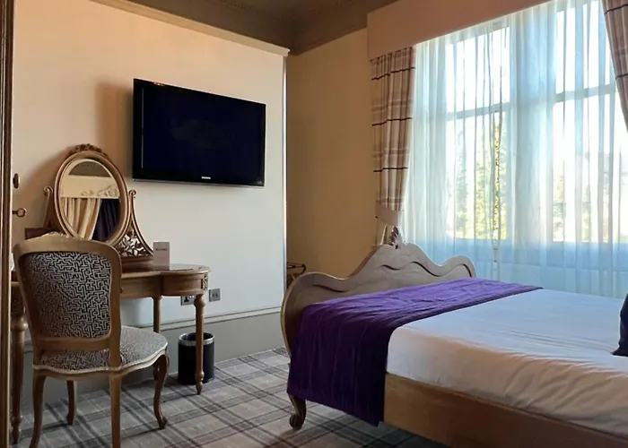 Top Hotels Near Johnstone Renfrewshire