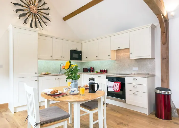 Top Hotels in Royal Wootton Bassett