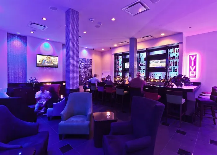 Top Hotels Near University of New Orleans