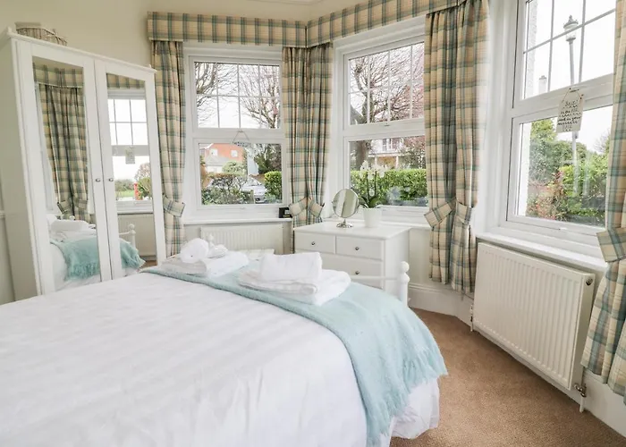 Best Accommodations in Frinton-on-Sea